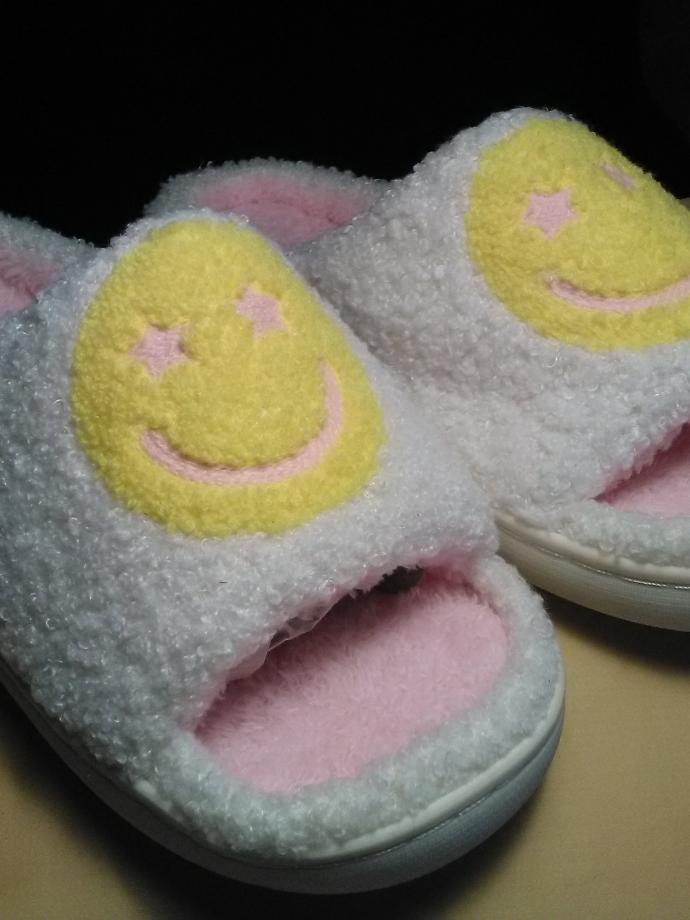 Source Unknown White Fuzzy Slippers with Yellow Smiley Faces and Pink Accents